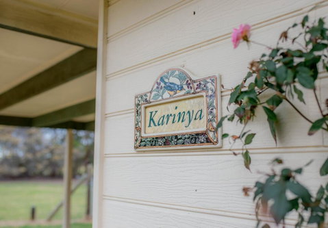 Karinya Cottage - Pet Friendly Country Retreat - Accommodation QLD 3