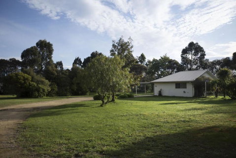 Karinya Cottage - Pet Friendly Country Retreat - Accommodation QLD 2