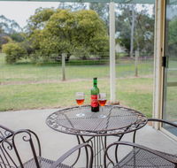 Karinya Cottage - Pet friendly country retreat - Accommodation QLD
