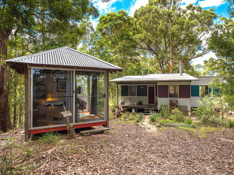 Karmya Cabin Eco-Retreat - Accommodation QLD 2