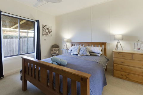Katisha Cottage - Pet Friendly And Close To Town - Accommodation QLD 2