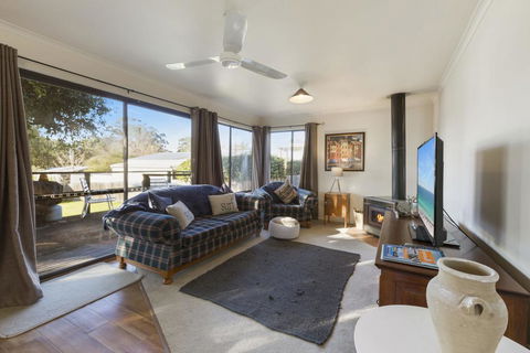 Katisha Cottage - Pet Friendly And Close To Town - Accommodation QLD 0