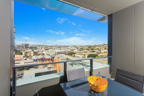Keeping Cool On Connor - Executive 2BR Fortitude Valley Apartment With Pool And Views - Accommodation QLD 2