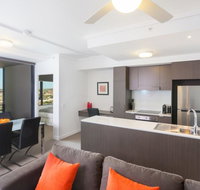 Keeping Cool on Connor - Executive 2BR Fortitude Valley apartment with pool and views - Accommodation QLD
