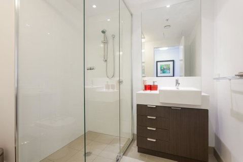 Keeping Cool On Connor - Executive 2BR Fortitude Valley Apartment With Pool And Views - Accommodation QLD 1