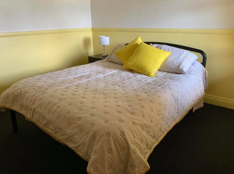Kellys Top Pub - Accommodation QLD 2