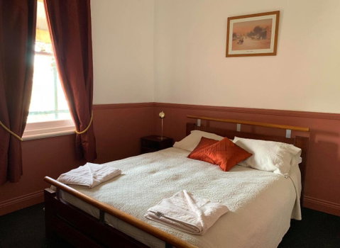 Kellys Top Pub - Accommodation QLD 1