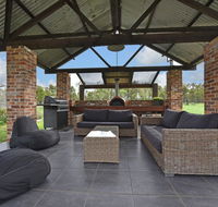 Kelman Cottage - tucked away with pool  native wildlife - Accommodation QLD