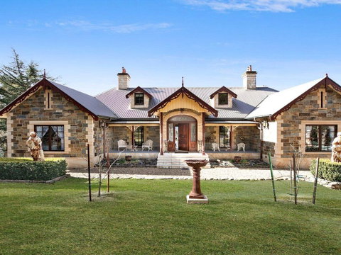 Kilburn - Views As Far As The Eyes Can See - Accommodation QLD 0