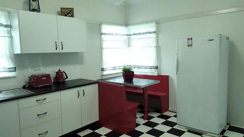 King Cottage - Accommodation QLD 1