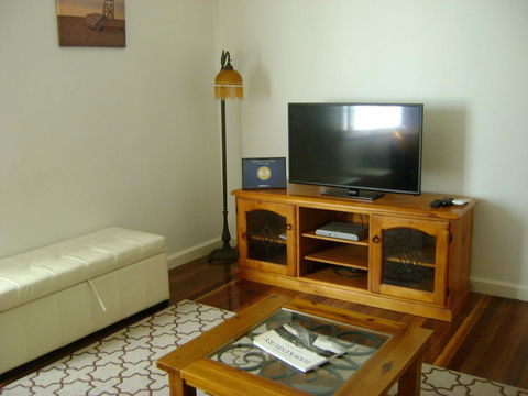 King Cottage - Accommodation QLD 3