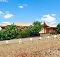 King III - you can honestly walk to Bimbadgen and Hope Estate concerts - Accommodation QLD