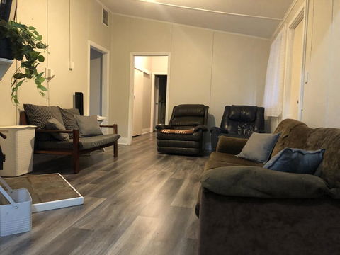 King Of The Cross - Work, Holiday Or Stop Overs - Accommodation QLD 1