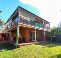 Kingfisher LakeHouse - Accommodation QLD