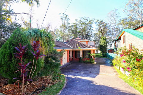 Kingfisher LakeHouse - Accommodation QLD 1
