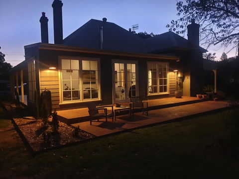 Kings Cottage Uralla - Accommodation QLD 1