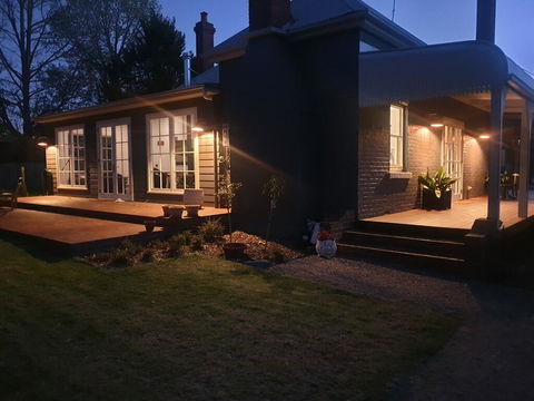 Kings Cottage Uralla - Accommodation QLD 2