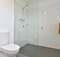 Kinloch Cottage renovated to new on Daisy Hill Vineyard - Accommodation QLD