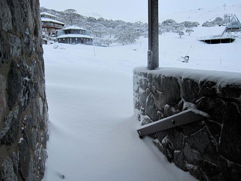 Knockshannoch Ski Lodge - Accommodation QLD 1