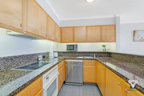 KOZYGURU THE ROCKS HARBOUR BRIDGE VIEW 1 BED APT SWIMMING POOL NTR098 - Accommodation QLD 3
