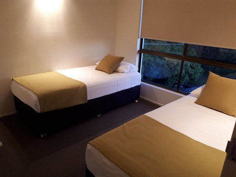 L'Amor Holiday Apartments - Accommodation QLD 2