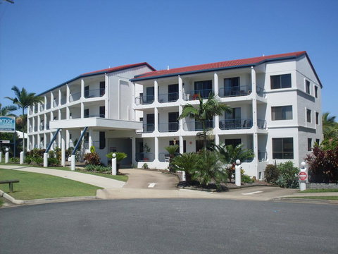 L'Amor Holiday Apartments - Accommodation QLD 0