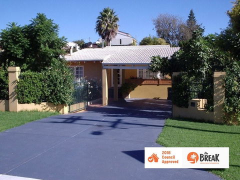 La Cote D Or - Mediterranean Cottage - Accommodation QLD 0
