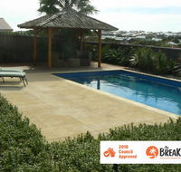 La Mer - Home with a Pool - Accommodation QLD