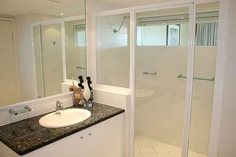 Lagoon 005 - Accommodation QLD 3