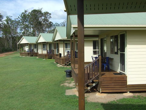 Lake Barra Cottages - Accommodation QLD 0