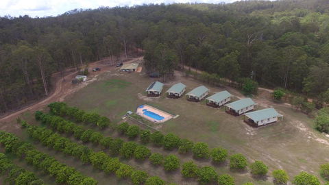Lake Barra Cottages - Accommodation QLD 2
