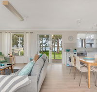 Lake Front Home - Relax  Unwind - Accommodation QLD