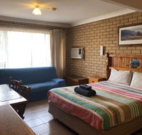 Lake Front Motel - Accommodation QLD
