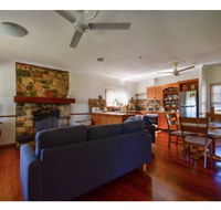 Lakefront holiday villa - Accommodation QLD