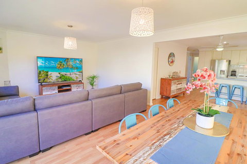 Lakelandia - Accommodation QLD 0