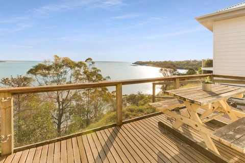 Lakescapes Cottage - 180 Degree Panoramic Views - Accommodation QLD 2