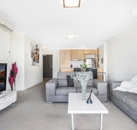 Lakeside Family Oasis with Pool Gym and Balcony - Accommodation QLD