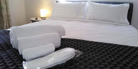 Lakeside Retreat & Business - Accommodation QLD 2