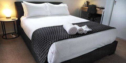 Lakeside Retreat & Business - Accommodation QLD 0