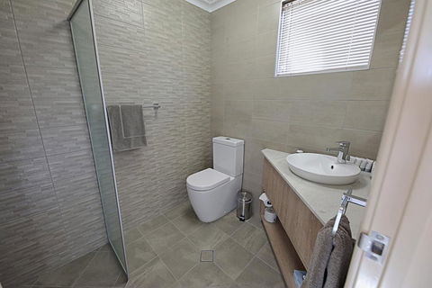 Lakeview Apartments - Accommodation QLD 3