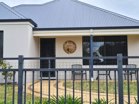 Lakeview Getaway - Accommodation QLD 0