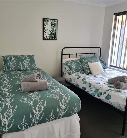 Lakeview Getaway - Accommodation QLD 3