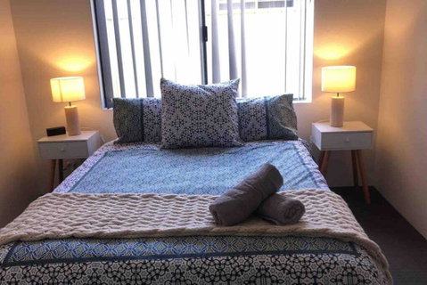 Lakeview Getaway - Accommodation QLD 2