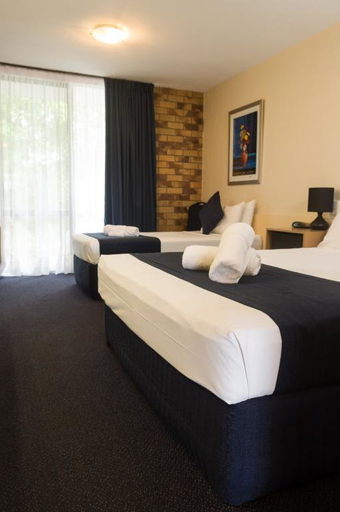 Lancaster Court Motel - Accommodation QLD 3