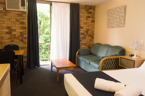Lancaster Court Motel - Accommodation QLD 1
