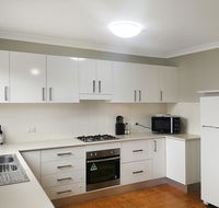Large 5-Bedroom House with Wifi  Netflix Close to Taronga Western Plains Zoo - Accommodation QLD