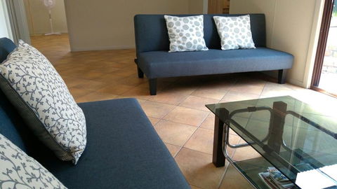 Large 6-Bedroom House With Wifi & Netflix Close To Singleton CBD Hunter Valley - Accommodation QLD 2