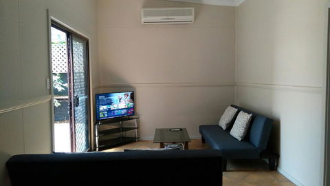 Large 6-Bedroom House With Wifi & Netflix Close To Singleton CBD Hunter Valley - Accommodation QLD 1