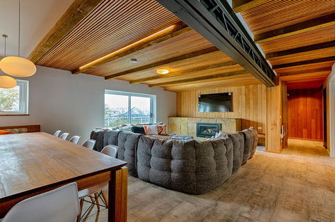 Le Chalets - Accommodation QLD 2