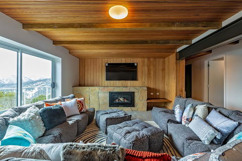Le Chalets - Accommodation QLD 1